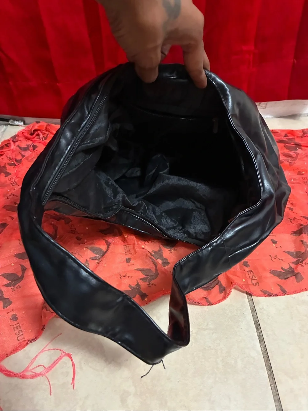 Worn and torn un branded bag Classic Black Leather Hobo Shoulder Bag - Unbranded